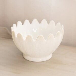 Vintage LE Smith Large White Milk Glass Pointed Fern Pattern Bowl